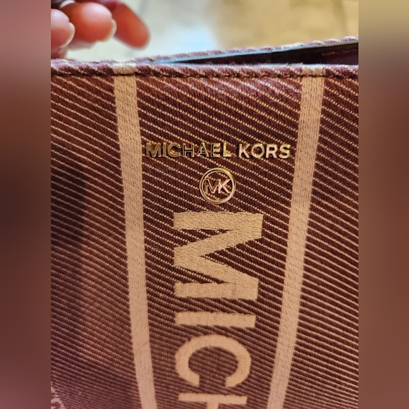 Michael Kors shopping tote Bag ~ color Berry - Picture 5 of 7